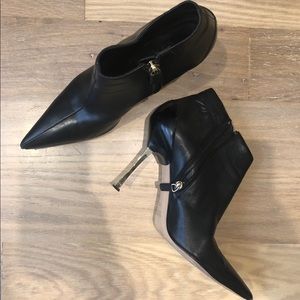 Gucci black leather heeled boots